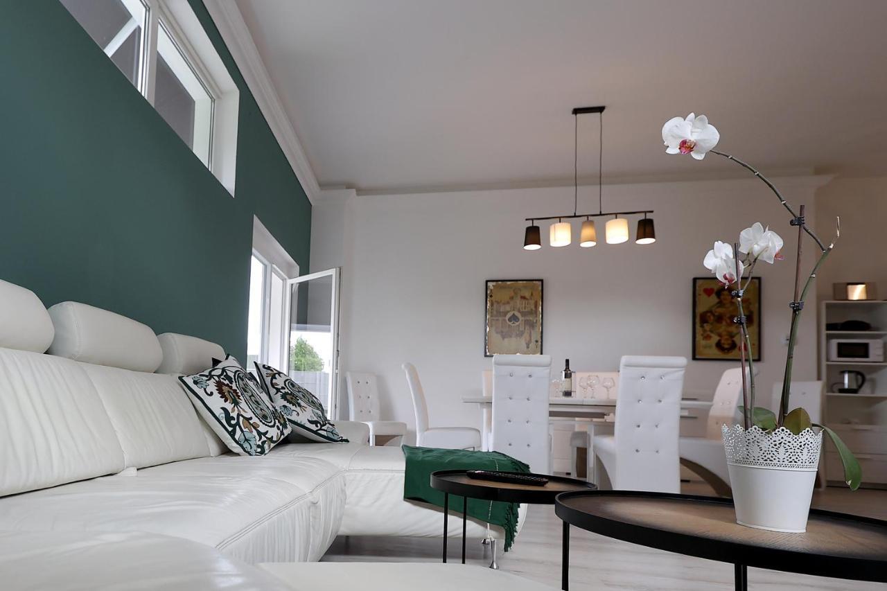 Exklusive Fw Mit 3 Sz Und Grosser Terrasse Gratkorn Bagian luar foto